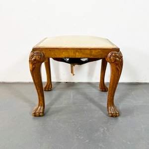 Lote siguiente: Banqueta Estilo Reina Ana Tapizado Beige