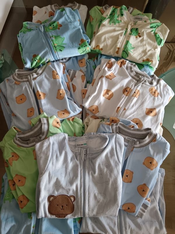 Lote siguiente: Ropa de bebé con ositos de peluche