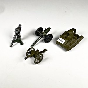 Lote de 4 Juguetes de Guerra: Tanque Incompleto y Cañones - imagen 1