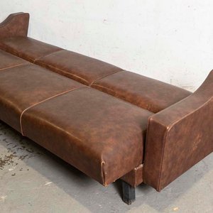 Sofá Cama Tres Cuerpos Tapizado en Cuerina Marrón - imagen 3