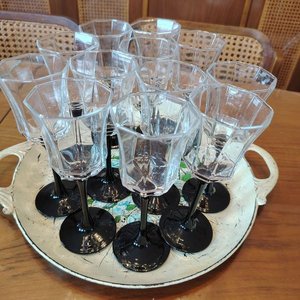 Juego de 10 Copas Octogonales con Base Negra y Bandeja - imagen 2