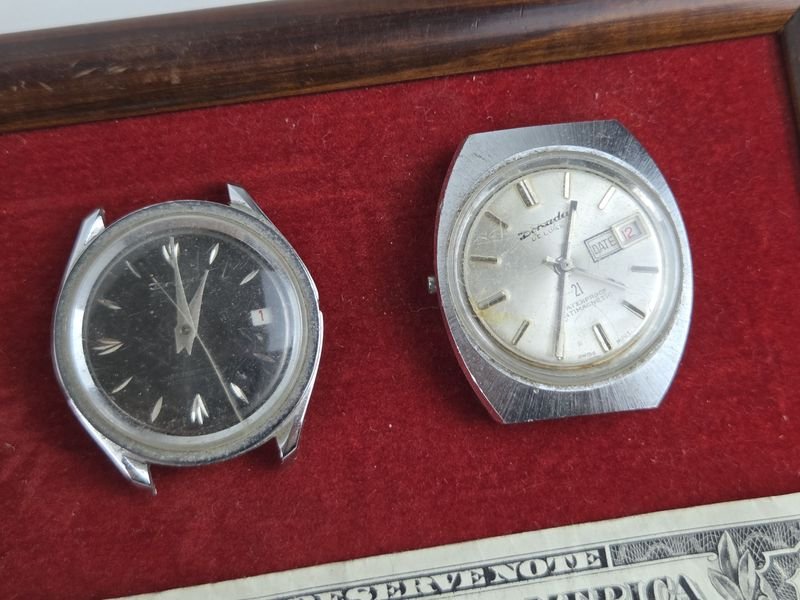Relojes y billete de un dólar en venta - imagen 3