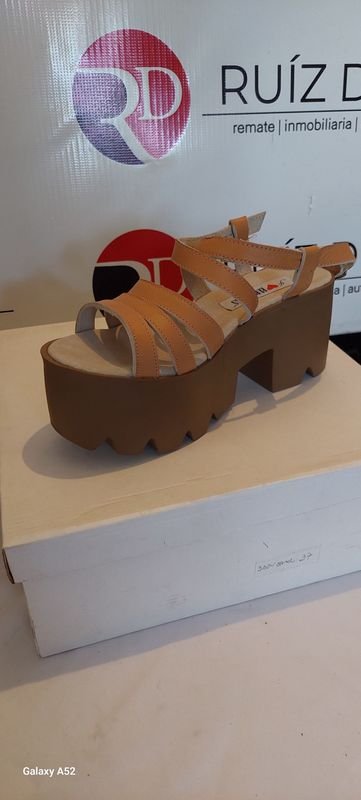 Lote anterior: Zapatos de madera talla 37
