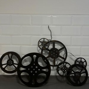 Adorno de Pared Cinematográfico con Ruedas de Película - imagen 2