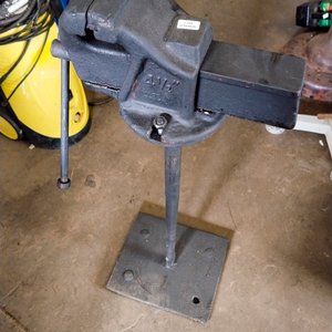 Morsa de Hierro Schulz 4.5" con Soporte - imagen 2