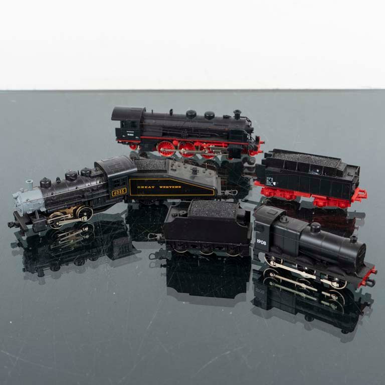 Colección de Modelos de Locomotoras y Vagones de Carbón
