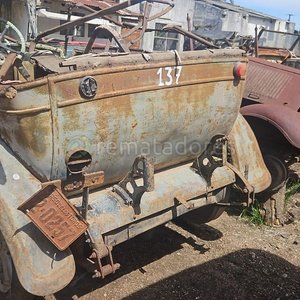 Lote anterior: Automóvil Antiguo Ruedas de Rayos
