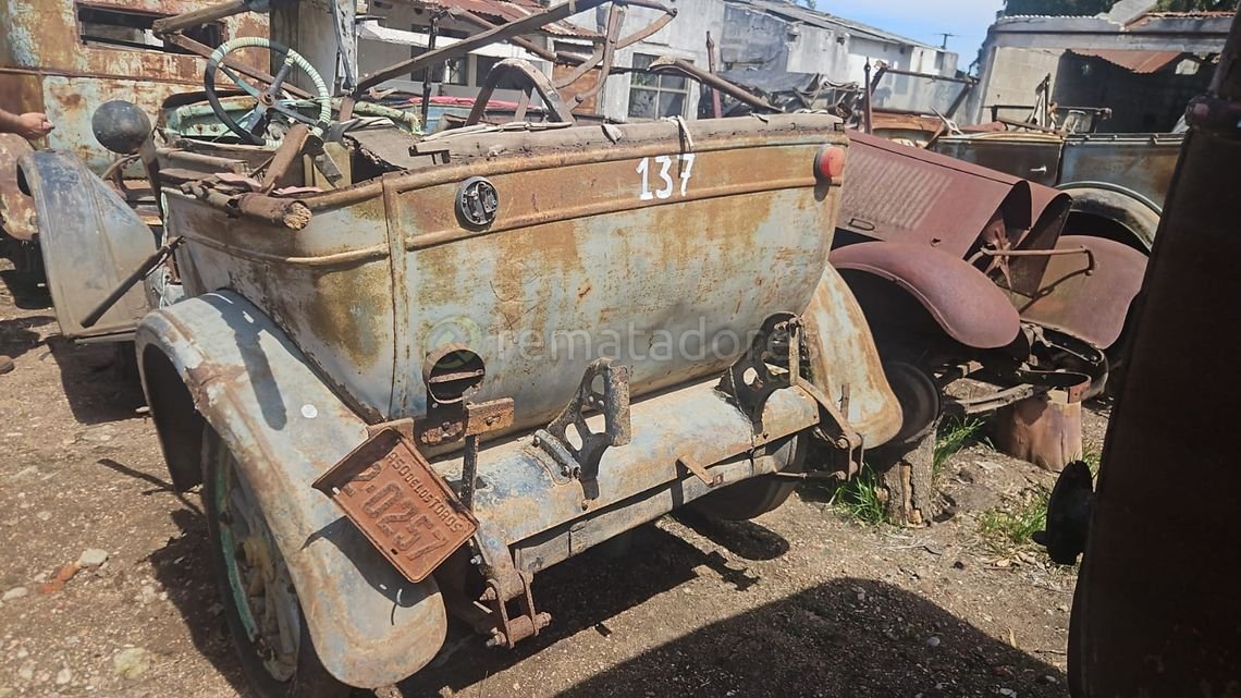 Automóvil Antiguo Ruedas de Rayos