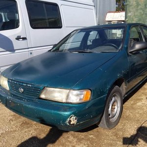 Lote siguiente: Nissan Sentra 1998 Sedán Verde