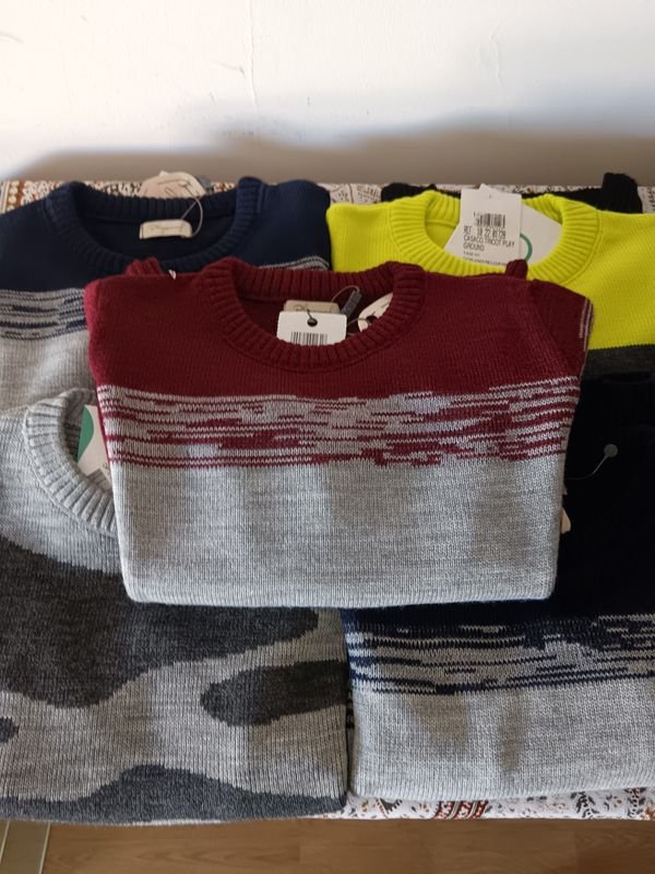 Lote siguiente: Lotes de buzos y sudaderas para niños