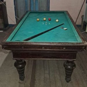 Lote siguiente: Mesa de Billar "La Progresista" de 1928 con Mesada de Mármol y Bolas de Marfil
