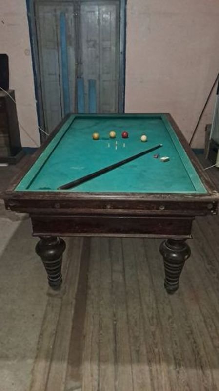 Mesa de Billar "La Progresista" de 1928 con Mesada de Mármol y Bolas de Marfil