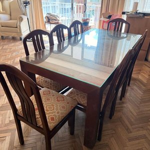 Lote siguiente: Mesa de Comedor Rectangular de Madera Maciza con Tapa de Vidrio