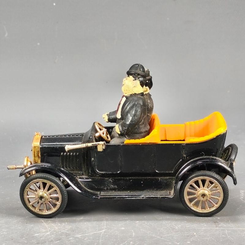 Modelo de coche Ford A 1930 'El gordo y el flaco' en escala 1/32 - imagen 2