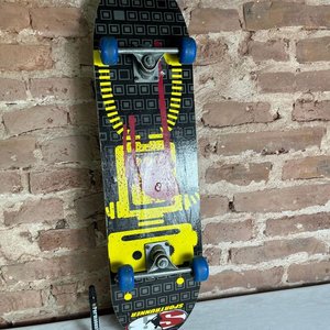 Patineta Sportrunner con Diseño Gráfico y Ruedas Azules - imagen 3