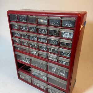 Organizador de Tornillería con Múltiples Cajones y Tornillos Varios - imagen 1