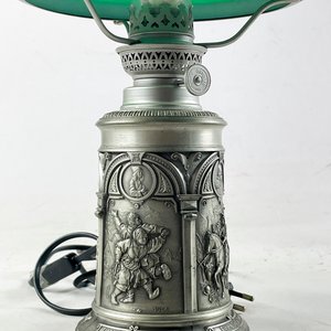 Lámpara de Sobremesa Metálica Labrada con Pantalla Opalina Verde - imagen 3