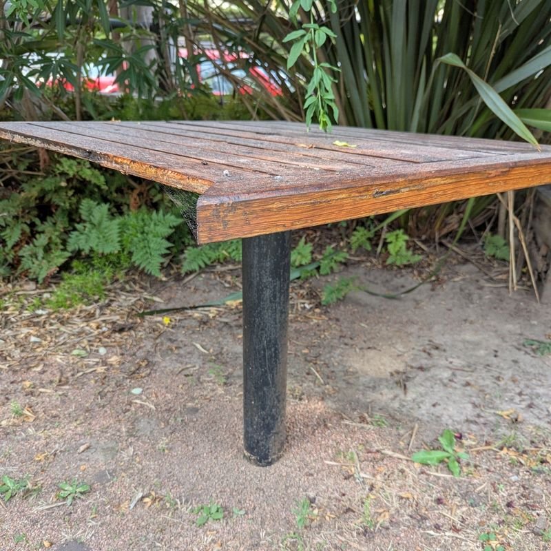 Mesa y banco de madera para exterior - imagen 9