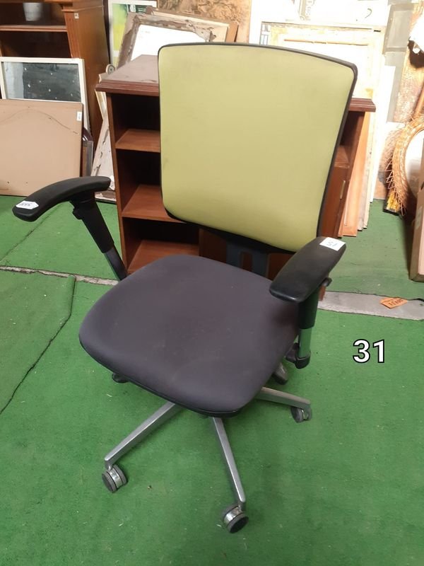 Lote siguiente: Silla de escritorio de oficina