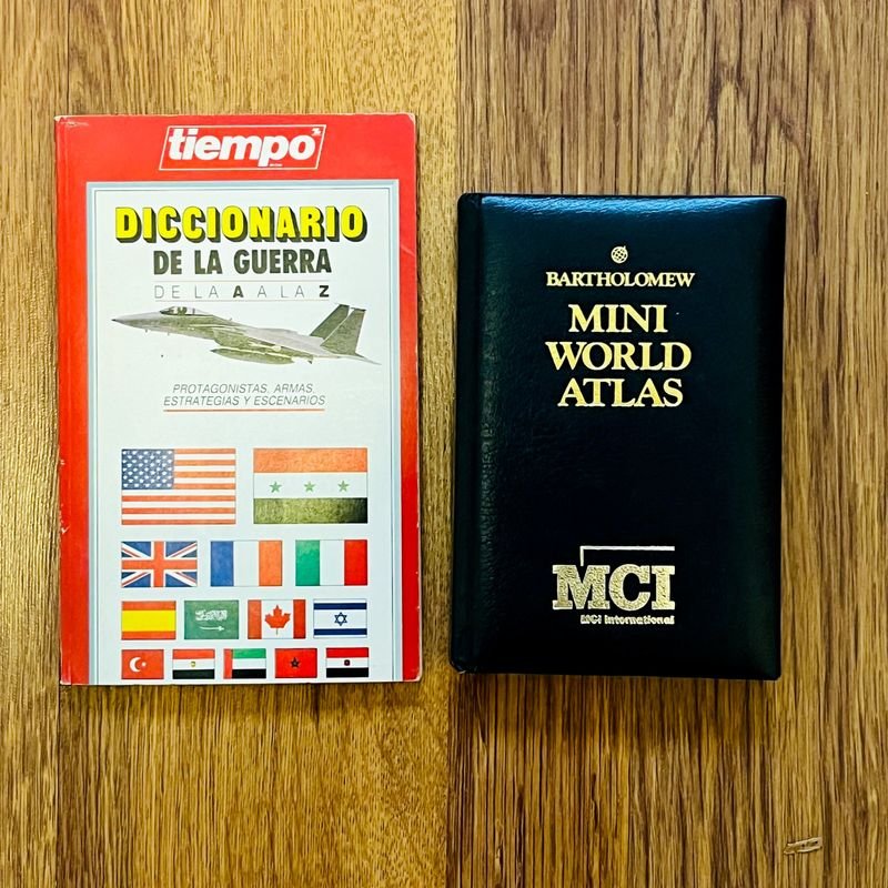 Diccionario de la Guerra y Mini World Atlas con Cantos Dorados