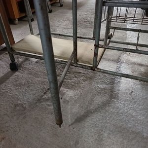 Desayunador Plegable con Dos Banquetas y Ruedas - imagen 8