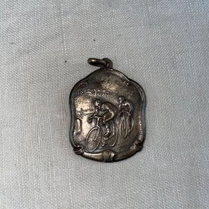 Lote siguiente: Medalla de Plata Ciclismo Firmada S. Liras