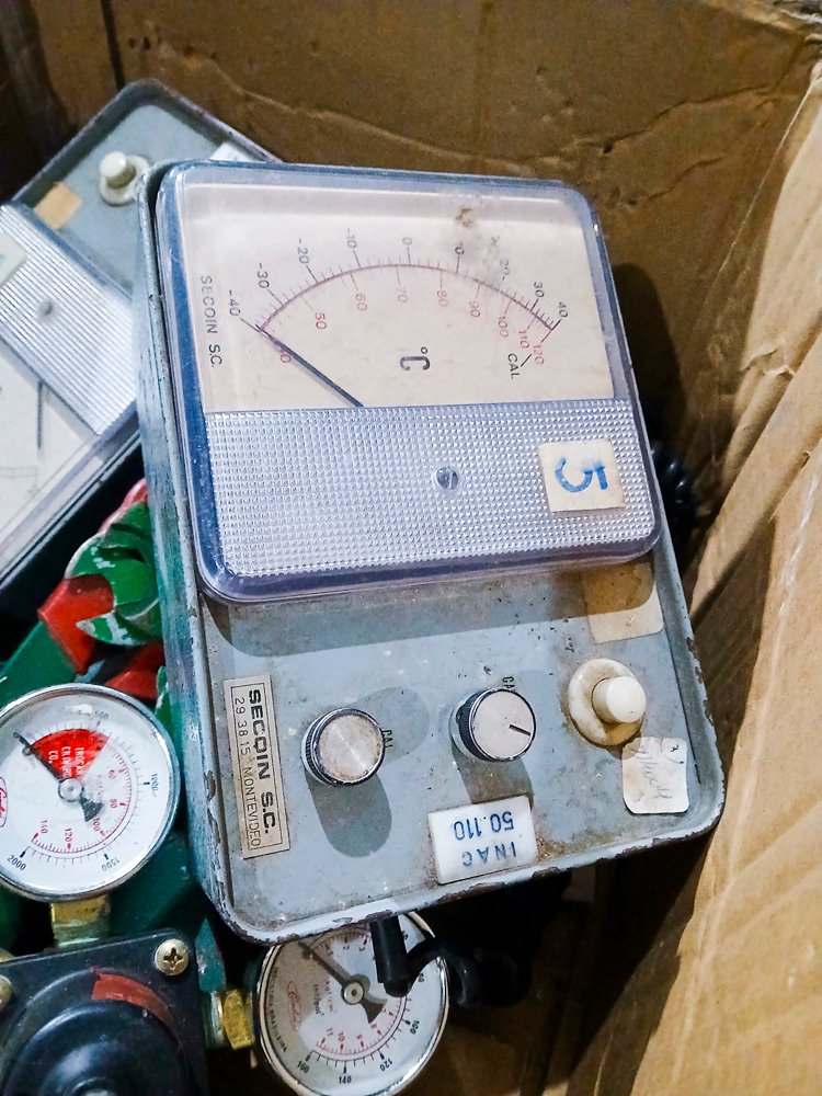 Caja con equipo médico para animales - imagen 3