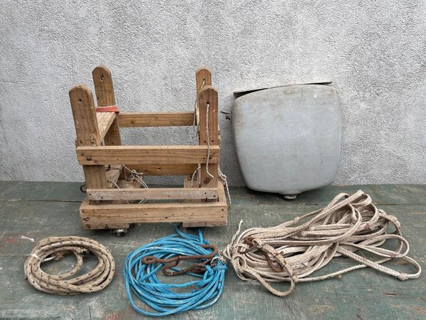 Carrito de Garrafa de Madera con Piolas y Cisterna - imagen 1