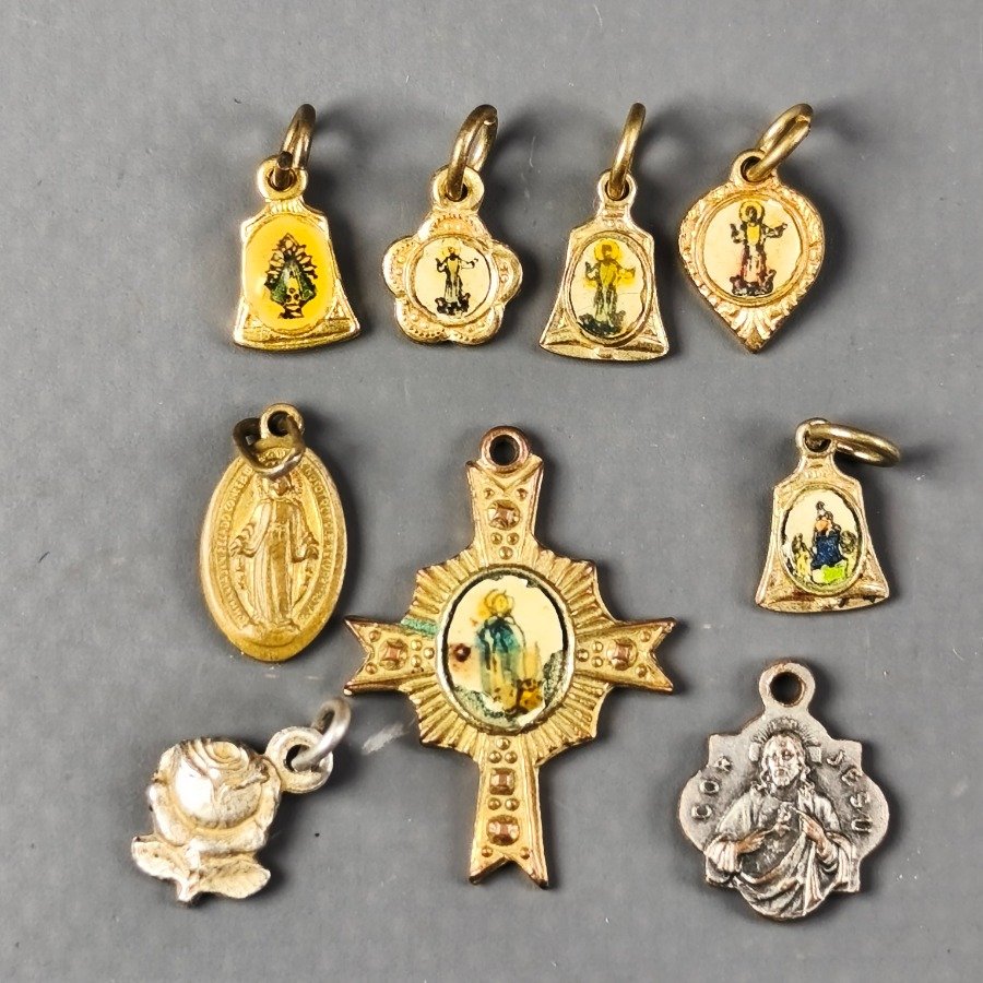 Item 16401 - Image 0