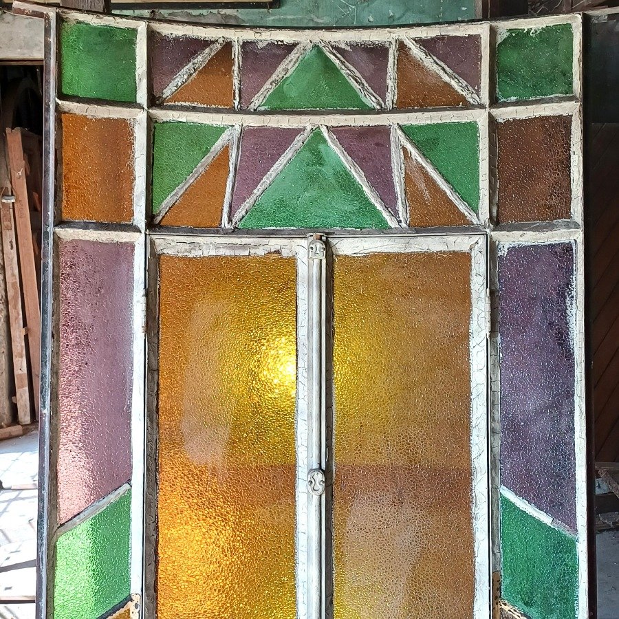 Ventana antigua curva con vidrio fantasía de colores - imagen 14