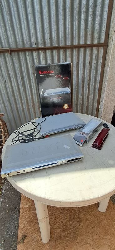 Teléfono y dos dvd en buen estado - imagen 2
