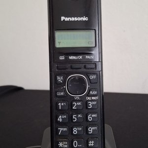Teléfono Inalámbrico Digital Panasonic KX-TG1711 con Base y Cargador - imagen 2