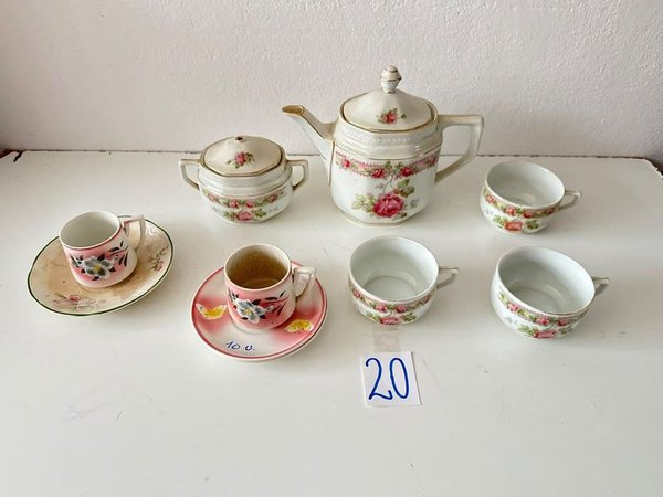 Juego de Café Inglés Incompleto con Decoración Floral - imagen 1