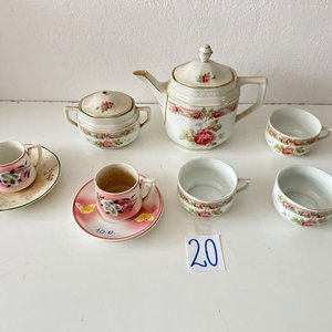 Lote anterior: Juego de Café Inglés Incompleto con Decoración Floral