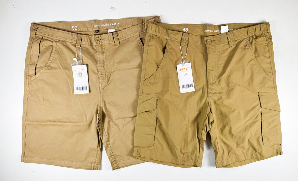 Lote siguiente: Dos pares de pantalones cortos Zenit, color Beige