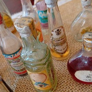 Lote de 19 Mini Botellitas Antiguas de Colección - imagen 4