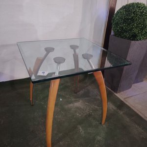 Mesa Ratona Vidrio y Madera con Patas Curvas Metálicas - imagen 2