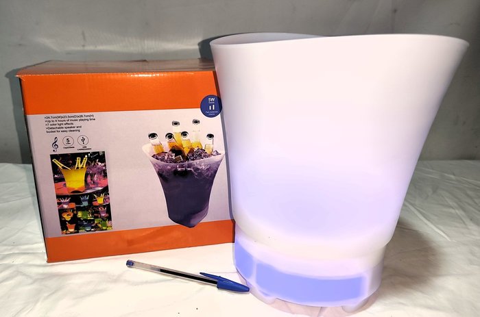 Hielera/Champagnera con Parlante Bluetooth y Luces LED Recargable
