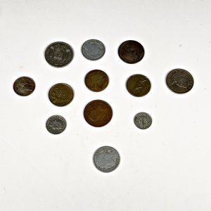 Lote siguiente: Lote de Doce Monedas Varias de Colección