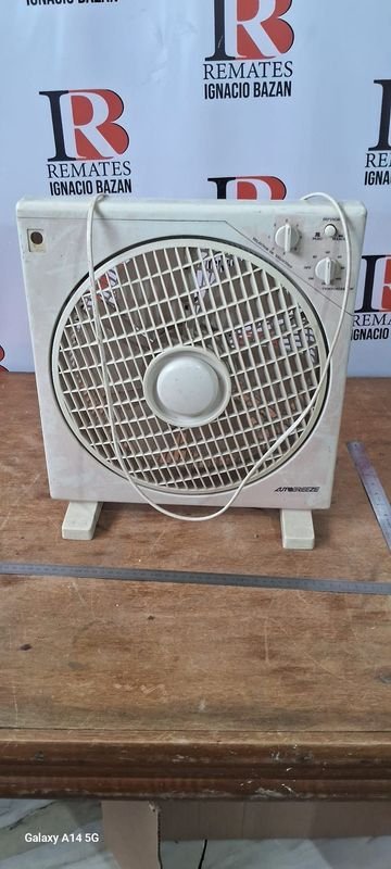 Ventilador de Pie Blanco Funcional