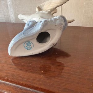 Figura Decorativa de Cisnes en Cerámica - imagen 3