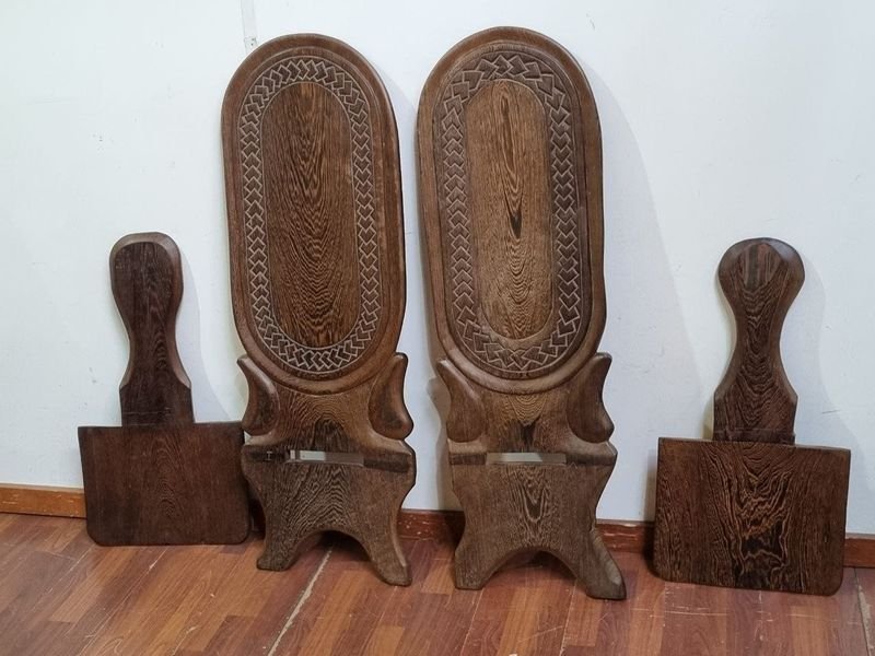 Par de Sillas Plegables Coloniales de Madera Tallada
