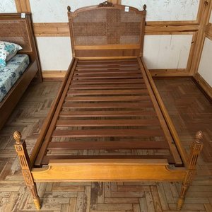Cama Antigua de 1 Plaza Estilo Inglés con Respaldo de Esterilla - imagen 4