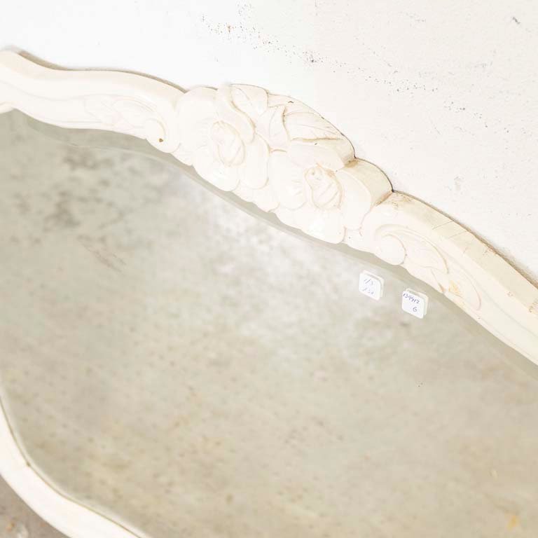 Espejo biselado estilo francés con marco de madera tallado y pintado - imagen 2