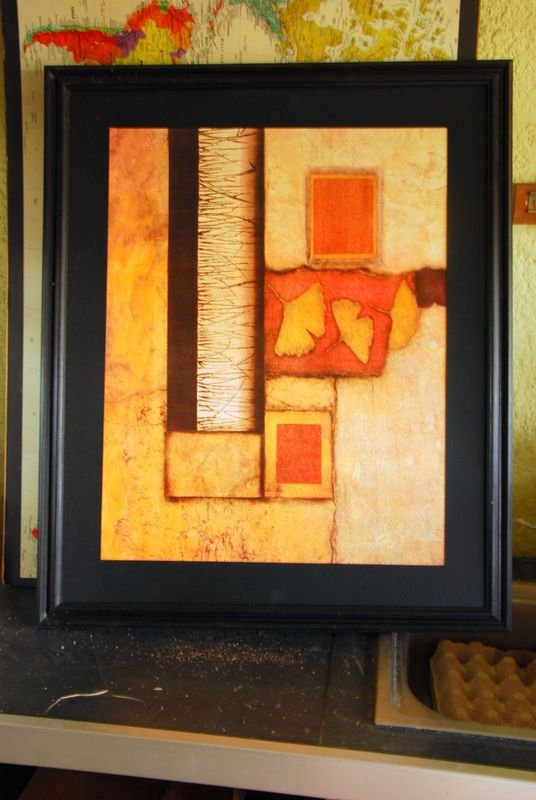 Pintura de mujer con gato en hombro