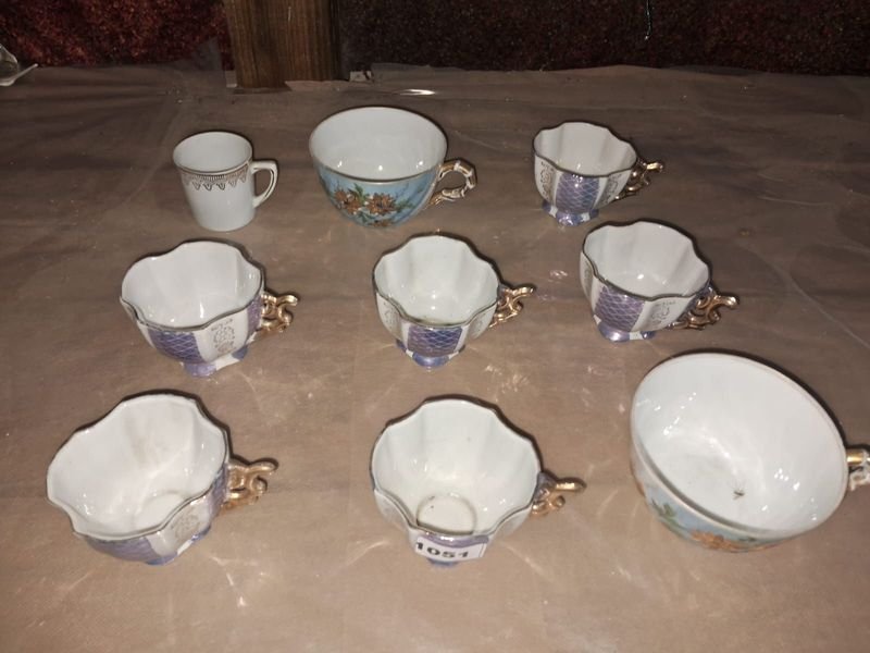 Lote de 9 tazas de café de colección con diseños florales y dorados - imagen 4