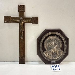 Crucifijo de Madera y Cuadro de Cristo con Marco Octogonal - imagen 2