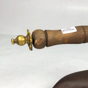 Plancha Antigua de Hierro con Asa de Madera - imagen 4