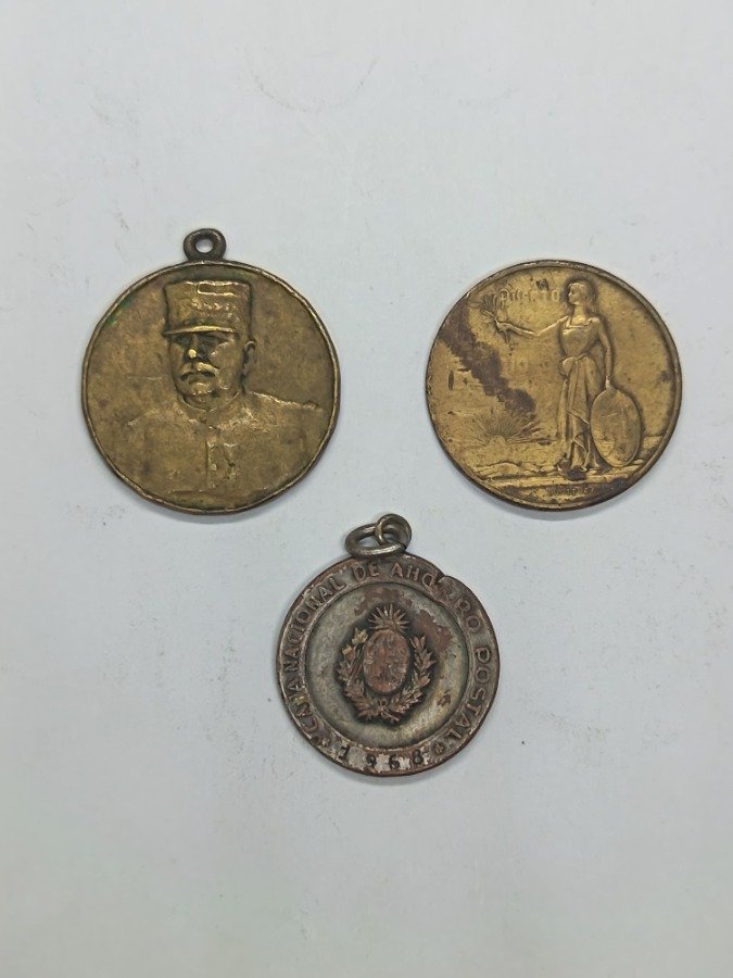 Lote de 3 Medallas: Joffre, Ahorro Postal y Obras Salto 1902