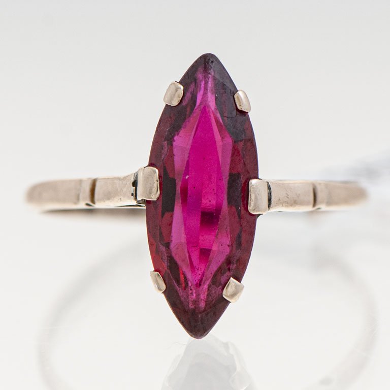 Lote anterior: Anillo de oro con piedra roja